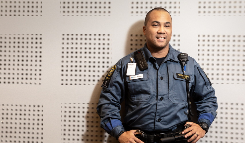 Fyra ordningsvakter under kafferast